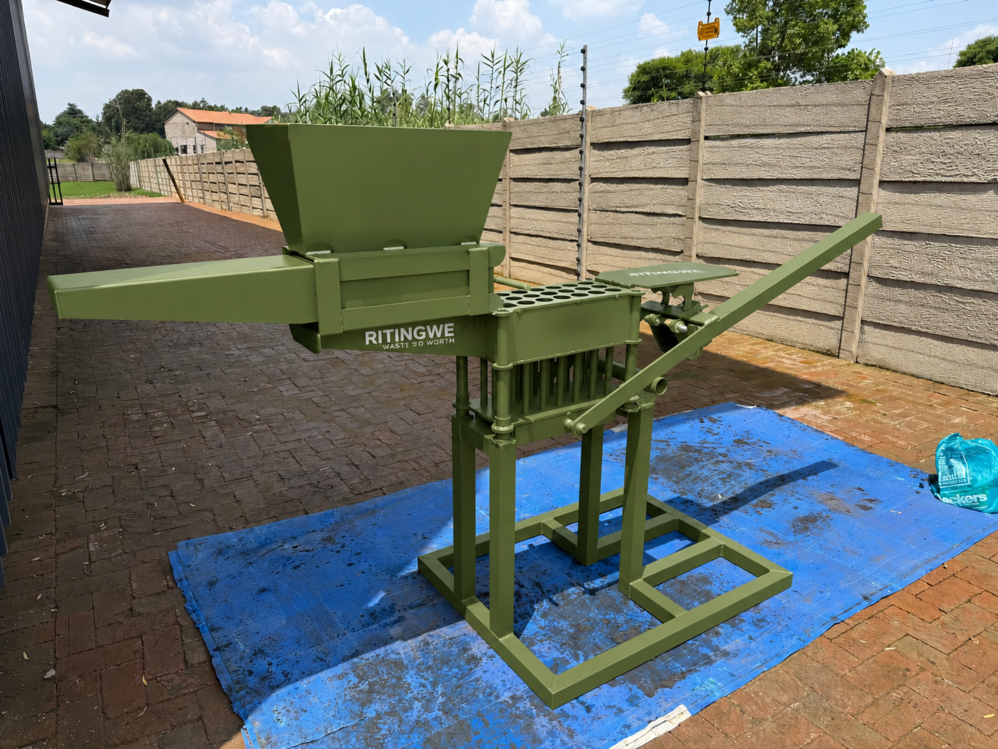 Briquette Press Hand opertasted producing 21 Briquetts per pressing thumbnail 2