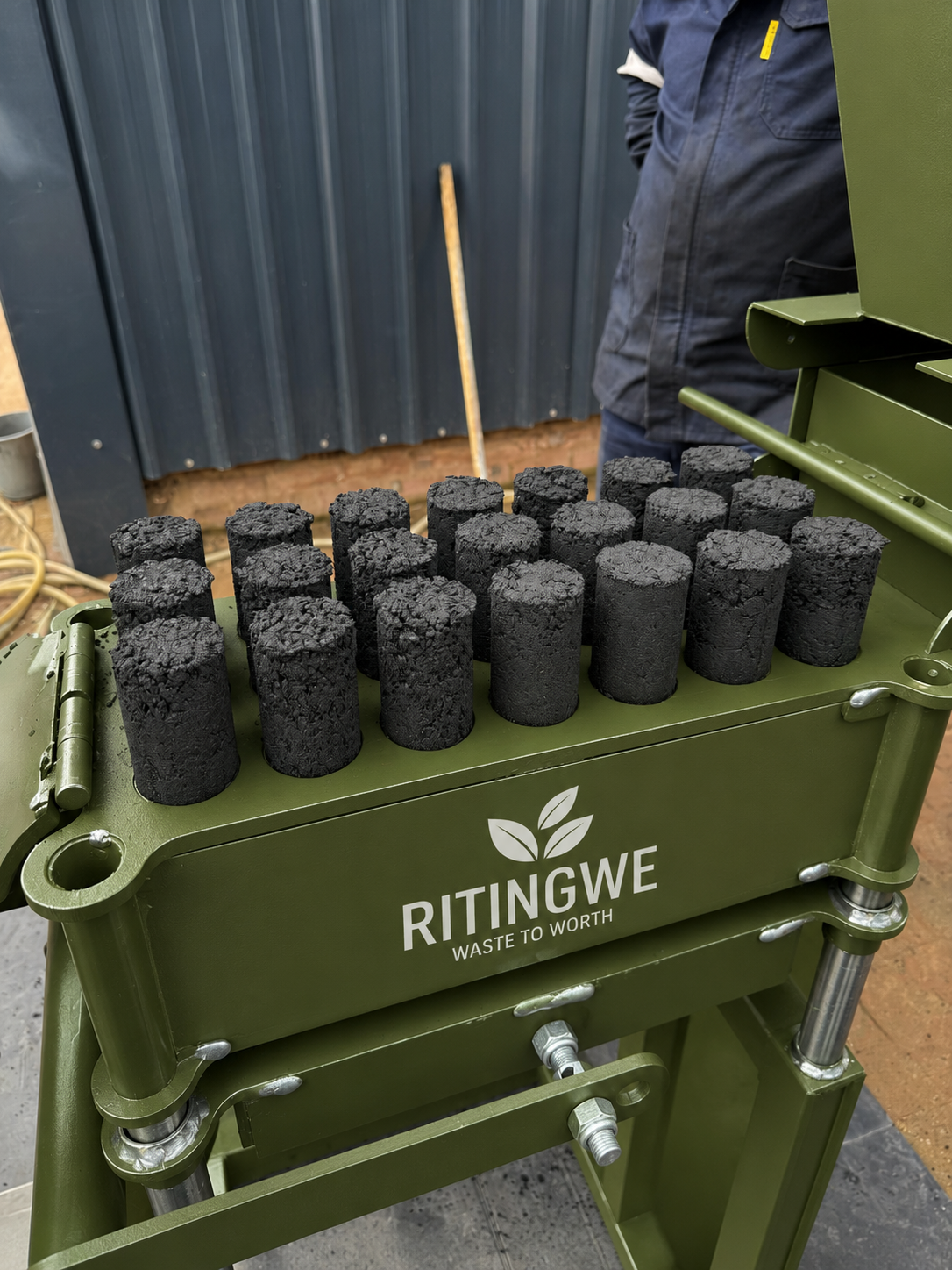 Briquette Press Hand opertasted producing 21 Briquetts per pressing thumbnail 3