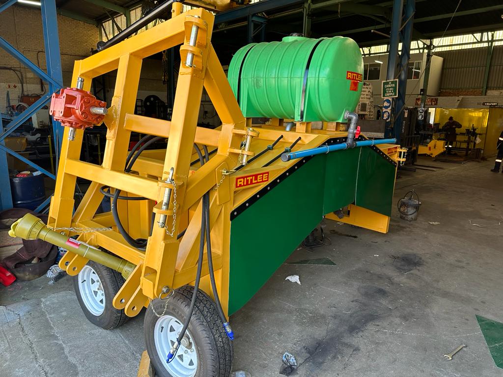 Proven TM3 Compost Turner design with more than 20 years of successful operation under demanding African conditions. thumbnail 3