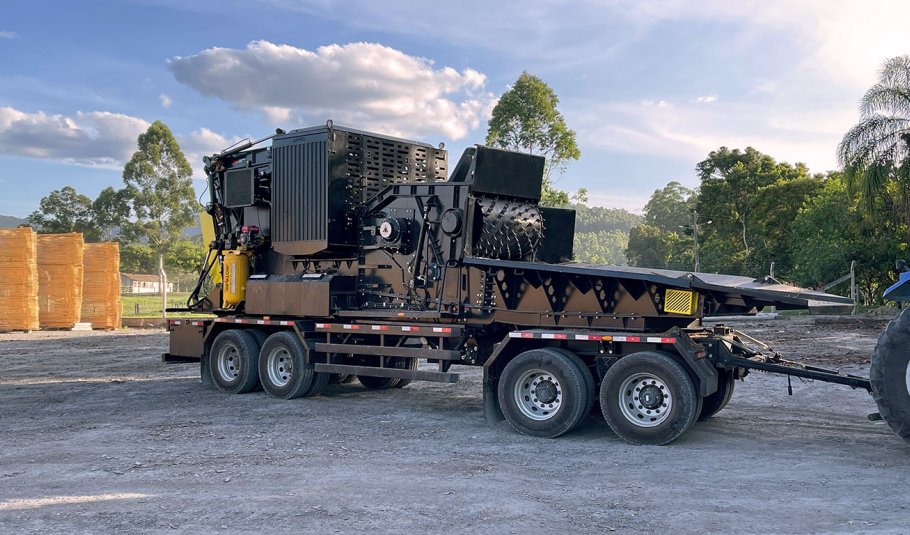 Lippel Hercules 1400 Whole-Tree Chipper – 1,400 mm Feed thumbnail 2