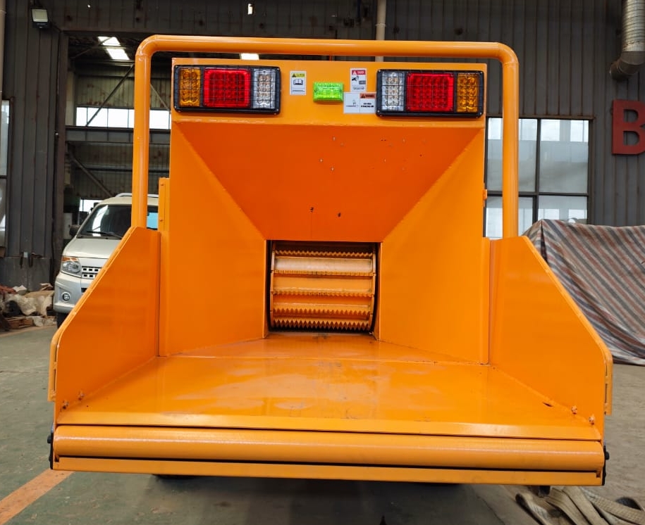 Wood Chipper std 102Hp  and with live extended floor and 60cm longer than standard static floor Model RSS 6145