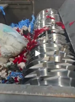 Slow speed high torque single shaft  shredder thumbnail 2